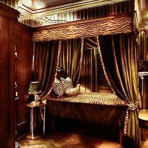 Suite met een Queen Size Bed